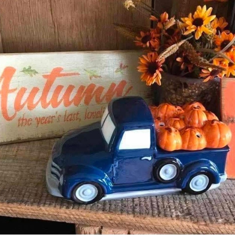 Scentsy Blue Retro Truck w/Pumpkin lid.